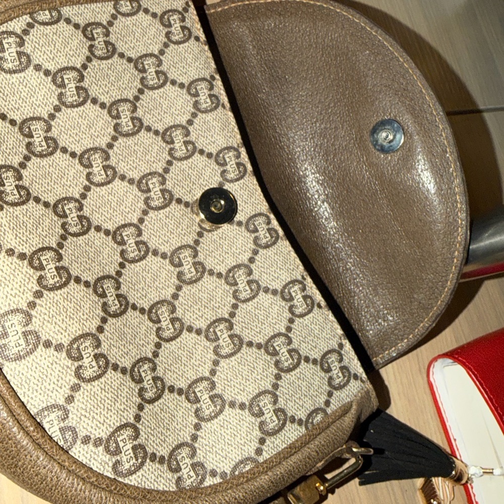 Gucci plus Beige Monogram Mini Clutch - Picture 8 of 9